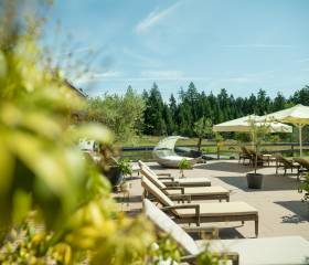 Infinity Pool. Schwarzwaldblick. Stille.: Schwerelose Auszeit - Natur- & Sporthotel Zuflucht